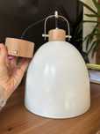 Klosz lampa wiszaca biala boho szklana abażur