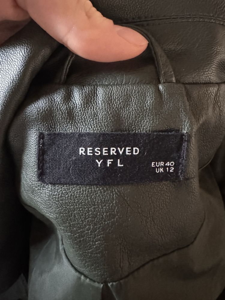 Стильна та сучасна куртка Reserved