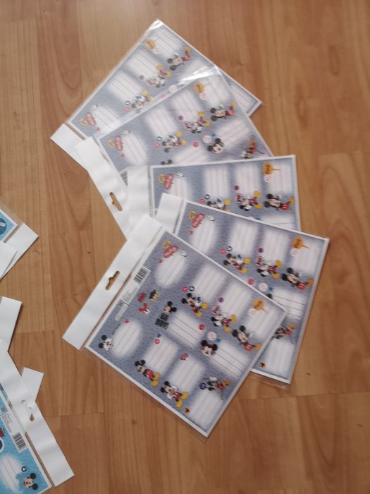 Za 100 naklejek  na słoiki lub zeszyty.