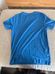 T-shirt azul muito bonita