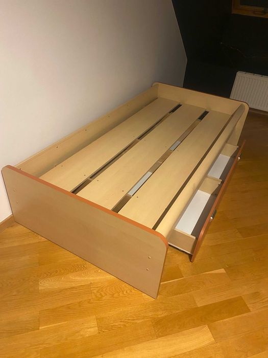 Łóżka młodzieżowe z materacami