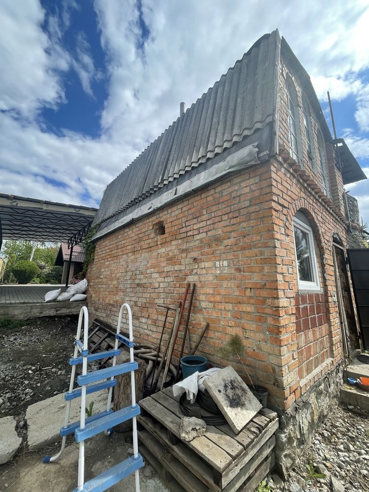 Дом под разборку на стройматериал кирпич шифер б/у