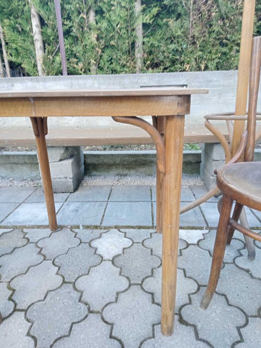Stary wieszak, stół,  2 krzesła, komplet, Thonet, krzesło gięte