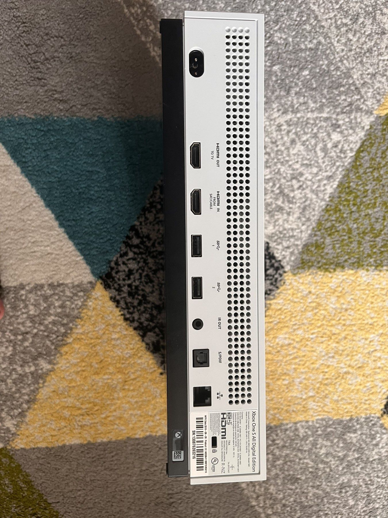 Xbox One S digital edition 1Tb комплект + бонус