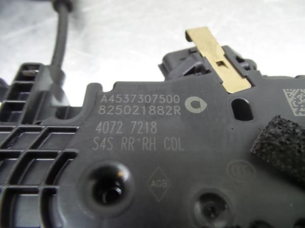 Fechadura / fecho porta trás direito SMART ForFour (453)