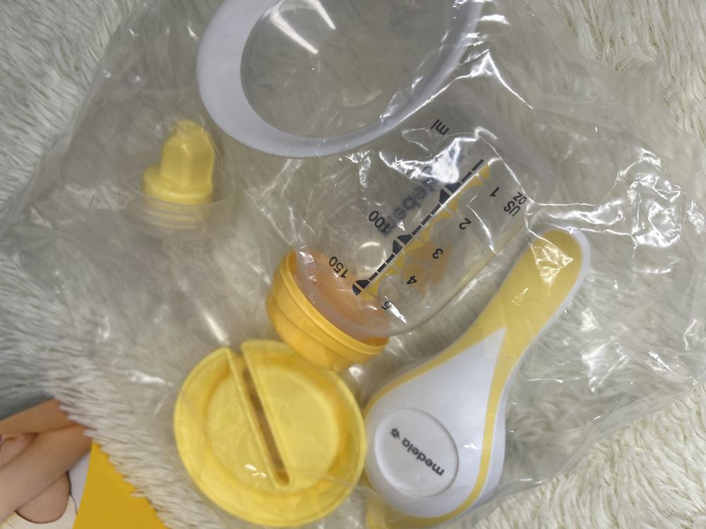 Механічний молоковідсмоктувач Medela Harmony Manual 2-Phase Breastpump