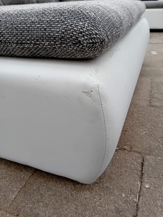 Duży narożnik z poduchami