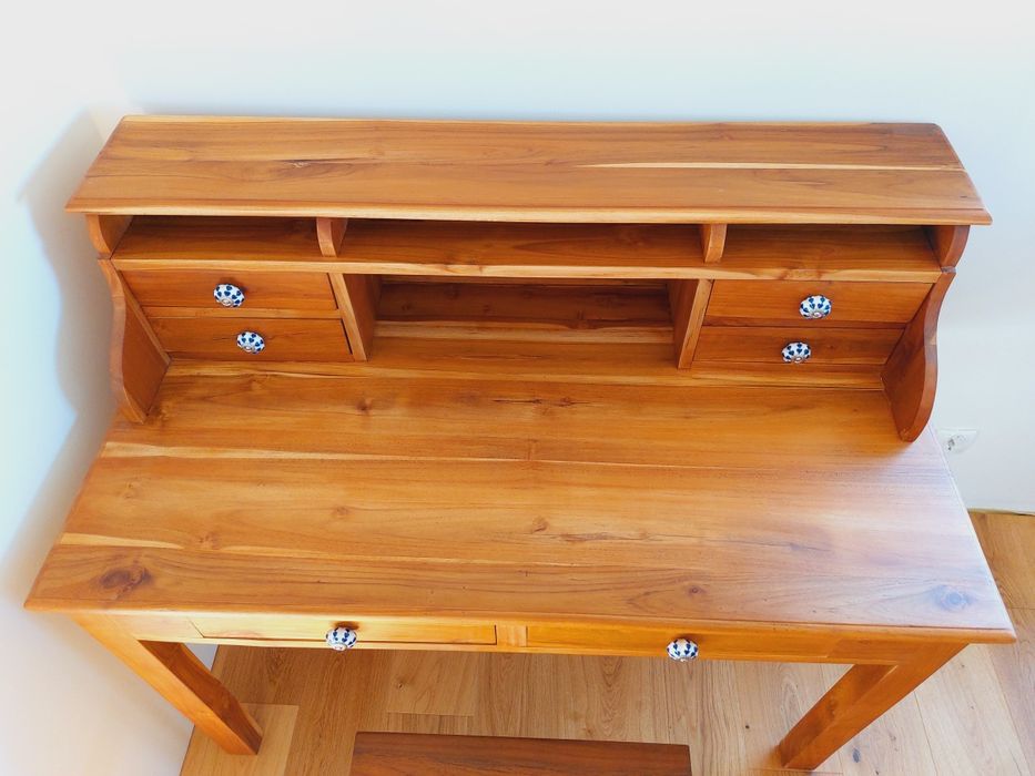 Kredens, biurko. drewno, ceramika