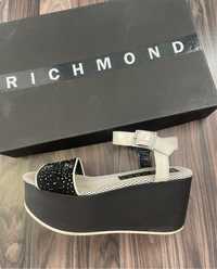 Продам босоножки Richmond