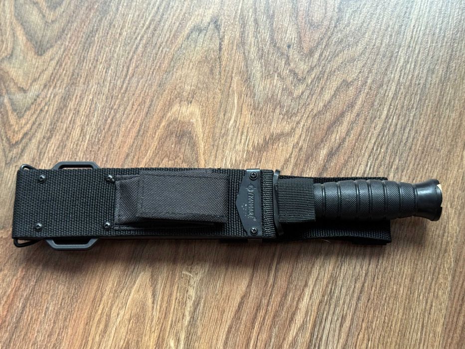 Nóż komandosa na udo z osełką