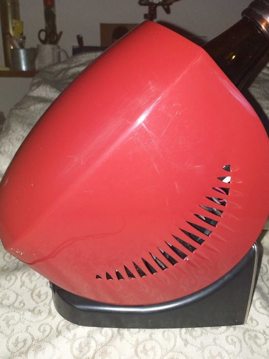 Refrigerador de  Vinho  para mesa  CASO