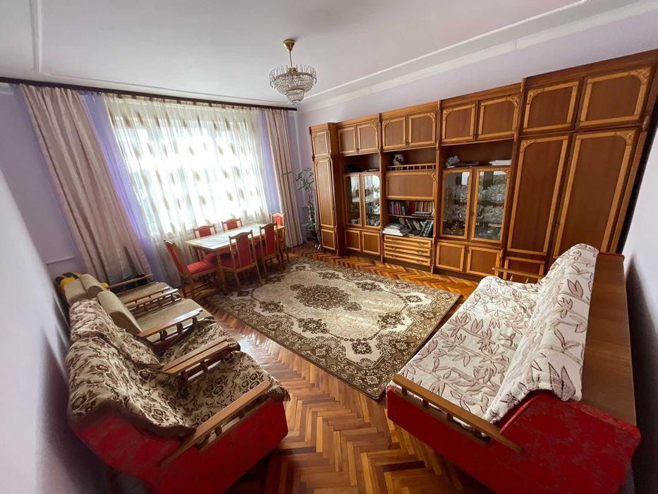 Продається двоповерховий будинок у селі Мостиська Другі