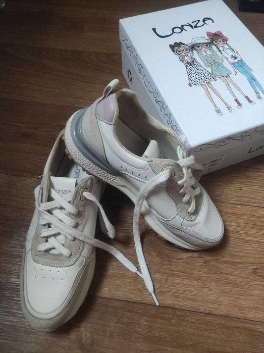 кросівки жіночі як нові