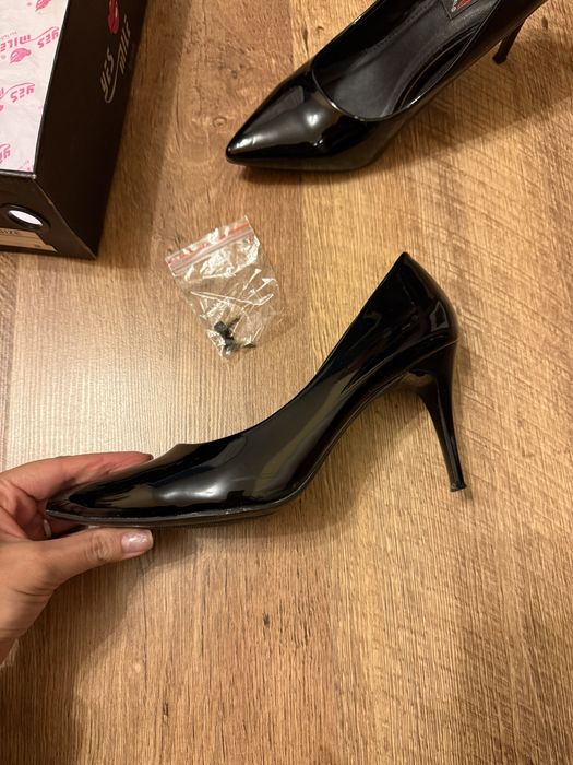 Чорні лаковані туфлі на підборах, 38 розмір