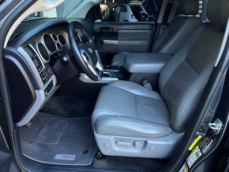 Toyota Sequoia 2016