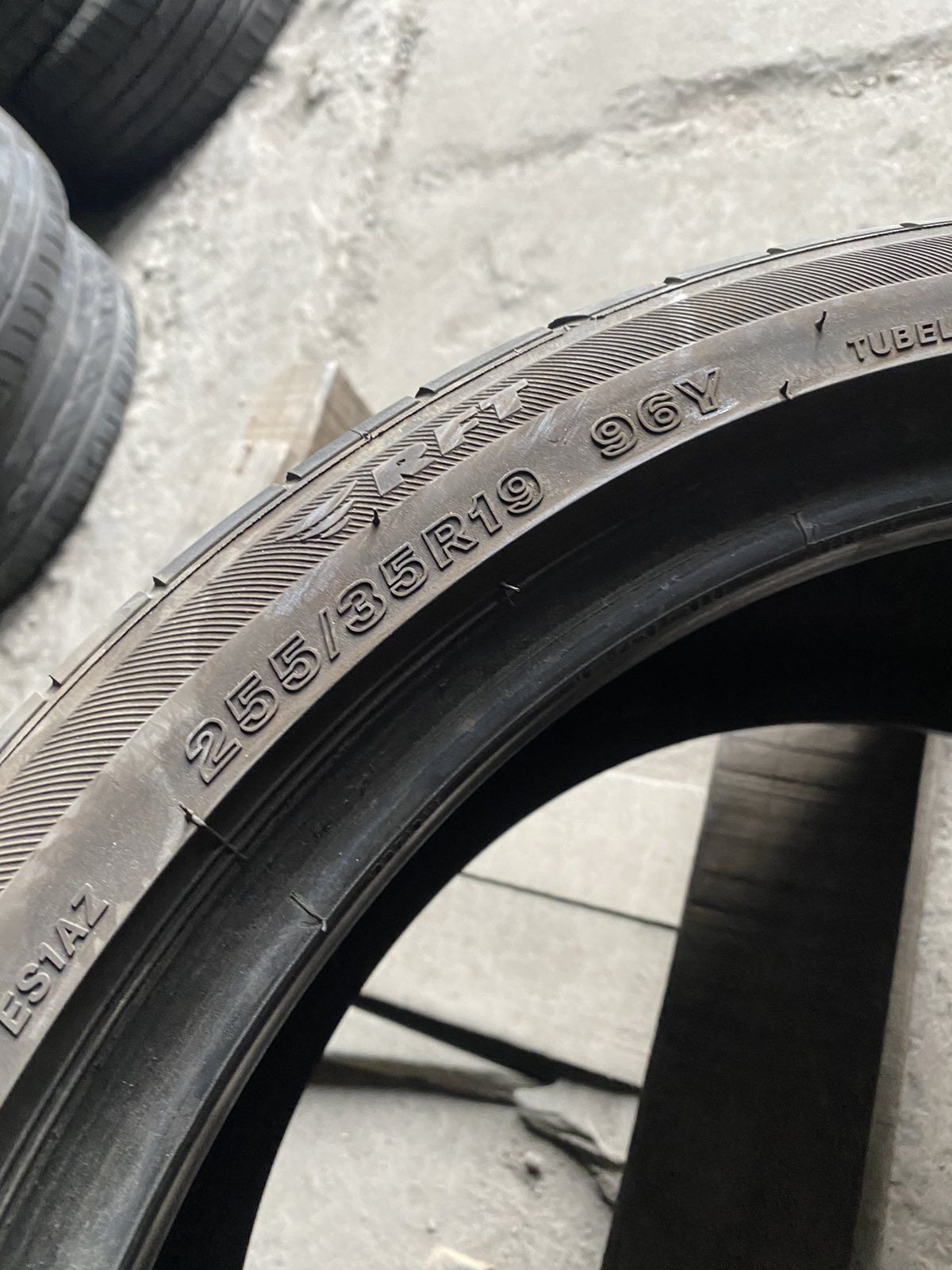 255.35.19 Bridgestone 1шт лето БУ склад шины резина из Европы 35 R19