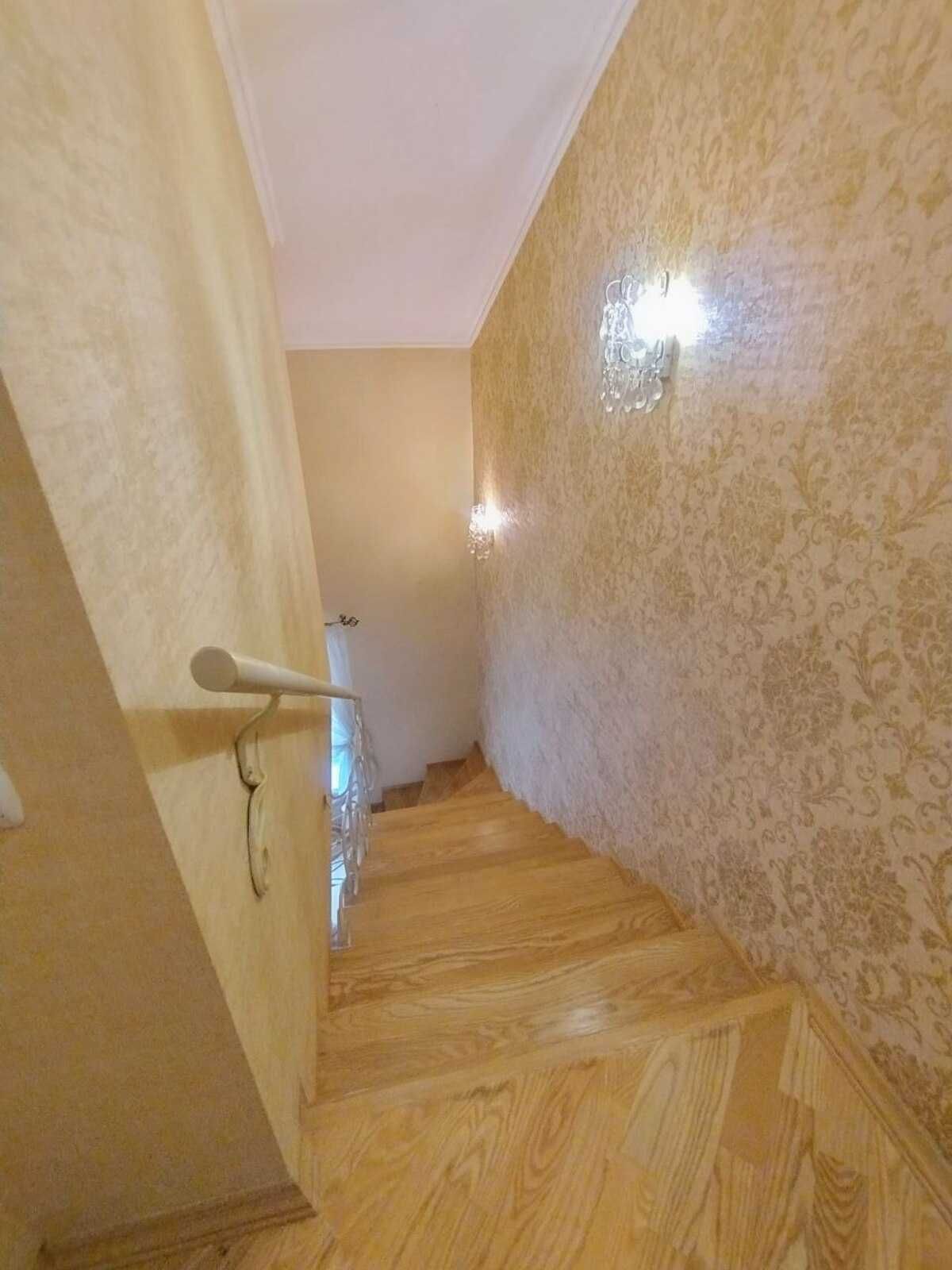 Чудова 3 кімнатна квартира в Рясне 1