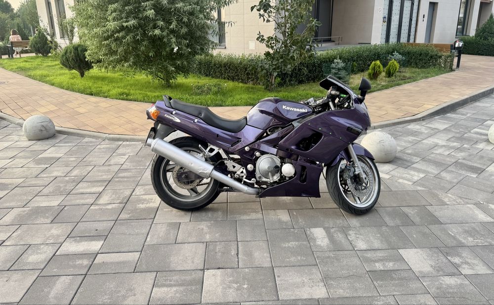 Kawasaki Ninja ZZR 400