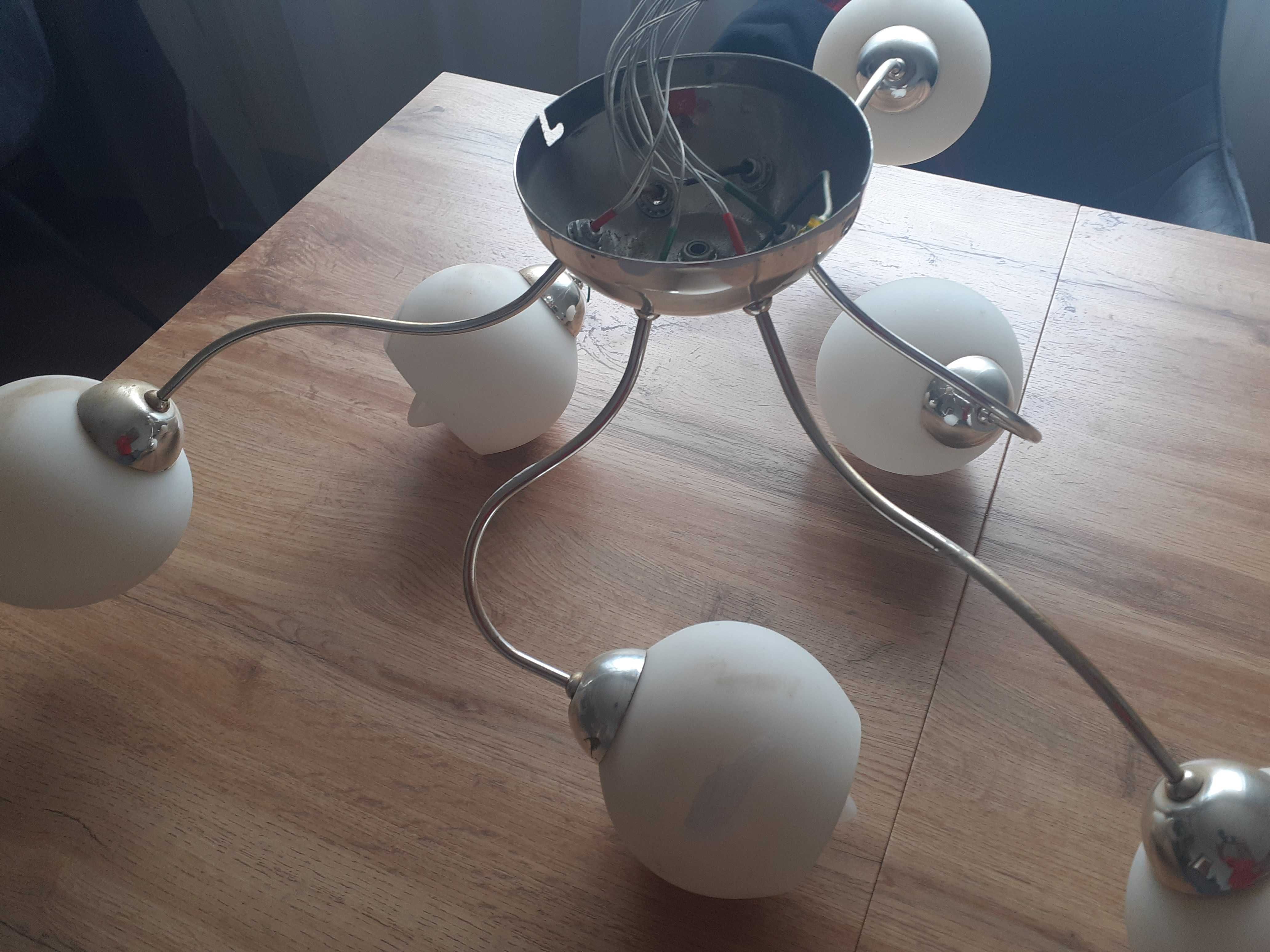 Lampa wisząca typu pajak