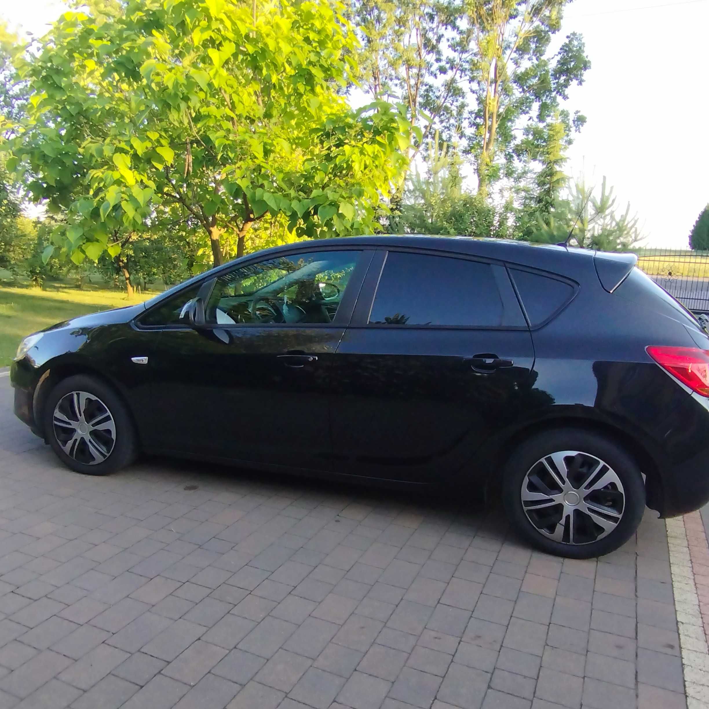 Opel Astra J, zadbany,z gazem