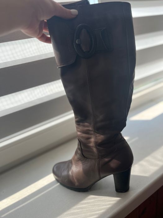 Віддам жіноче взуття 37 розмір