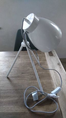 lampka na biurko lub komode