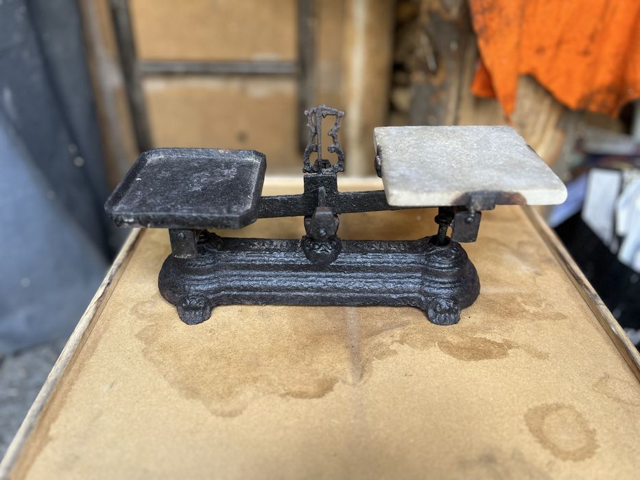 Waga metalowa . Zabytkowa