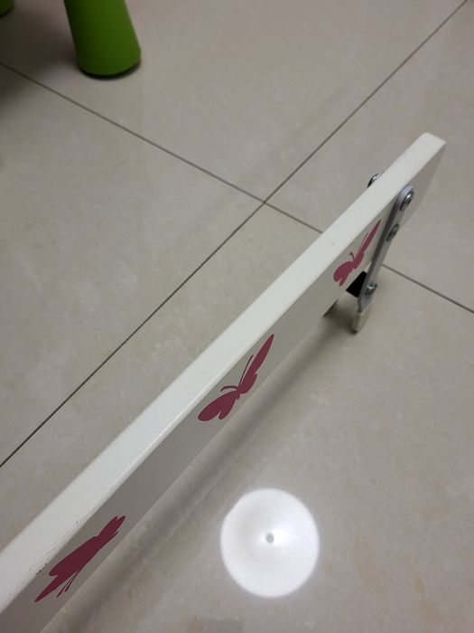 Barierka do łóżeczka