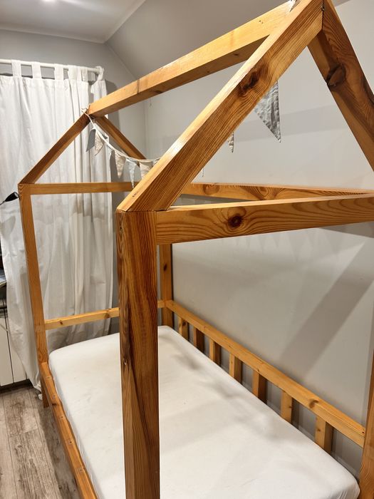 Łóżko drewniane domek plus materac