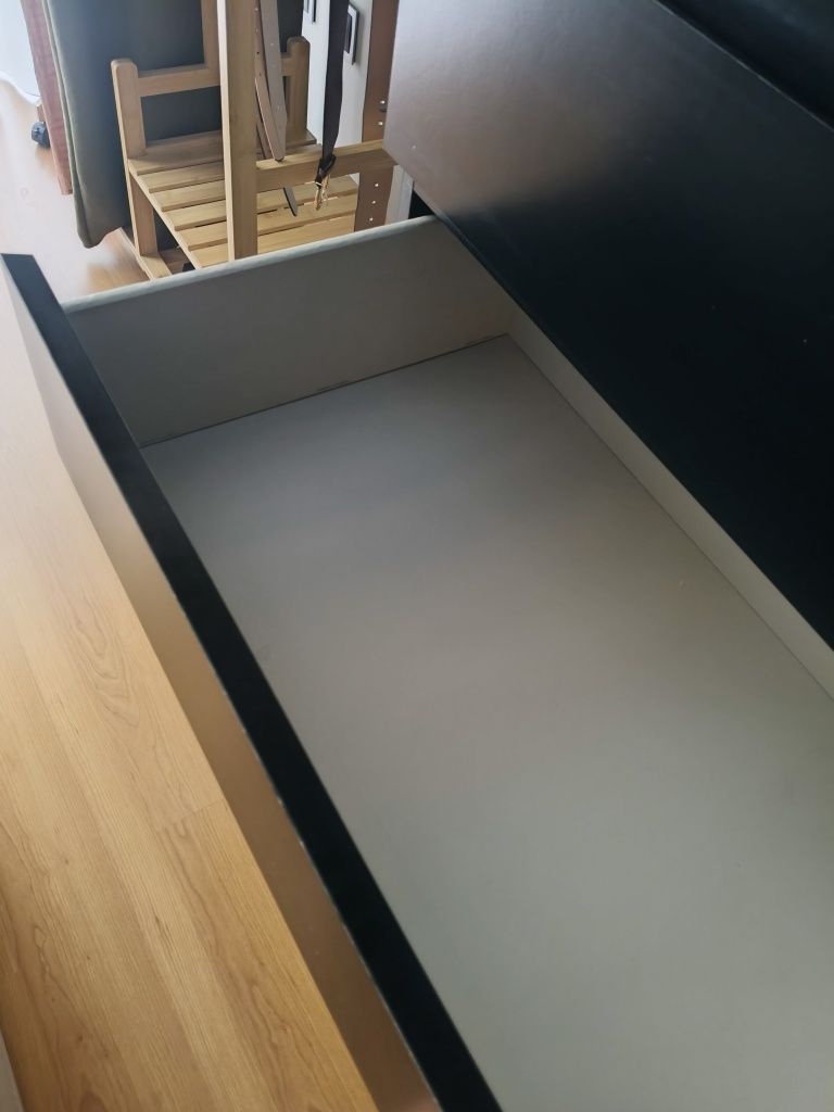 Cómoda Malm preta com 6 gavetas