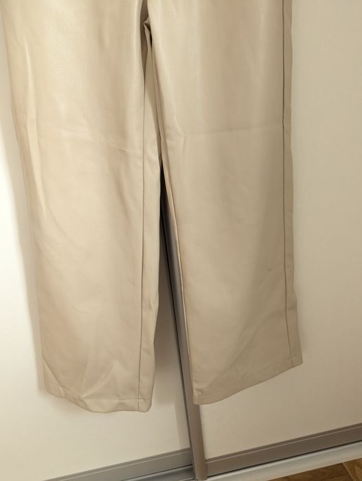 Spodnie ala skóra  Stradivarius