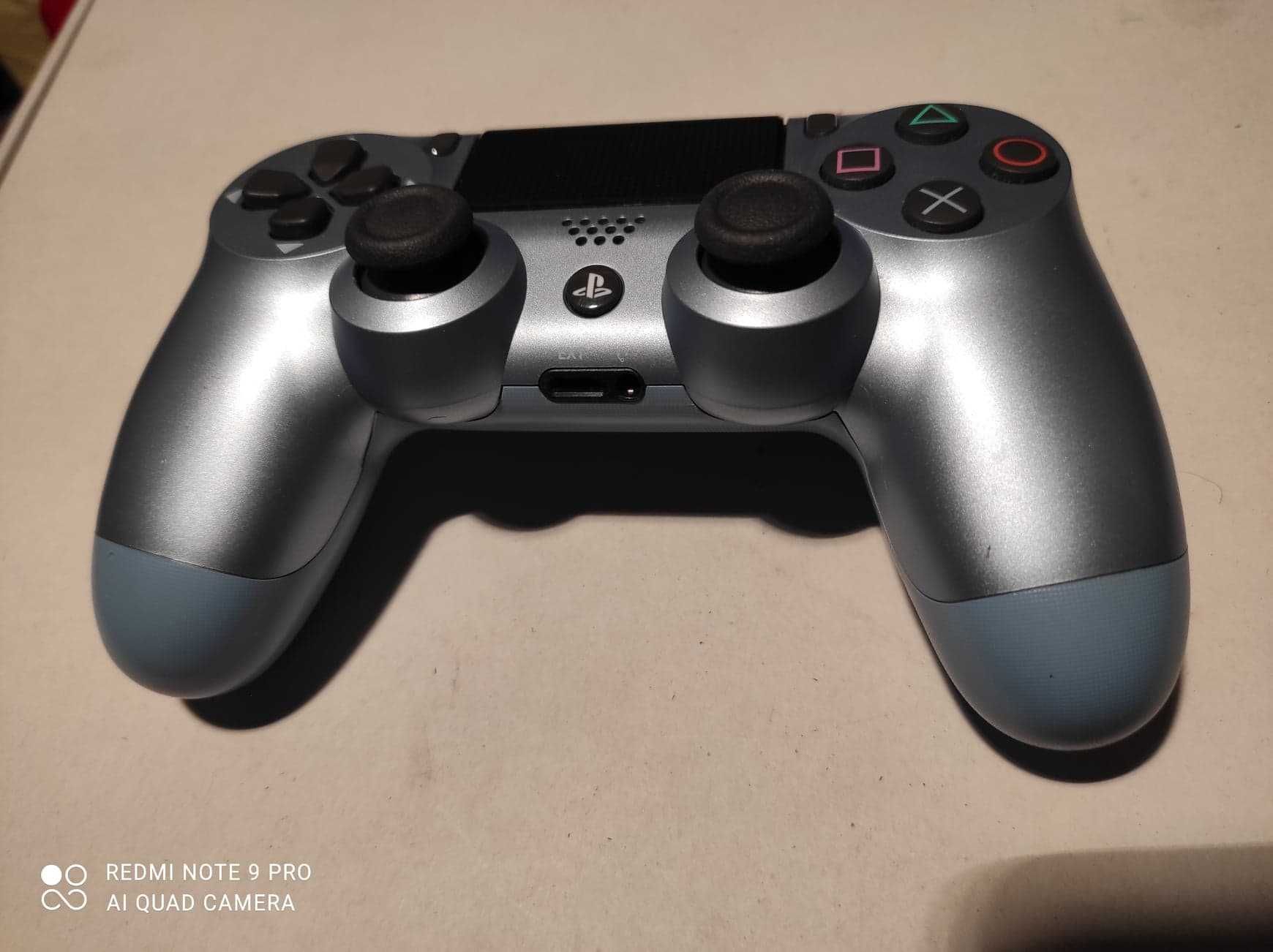 Kolekcja Padów do konsoli PS4, Pad PlayStation 4 Stan idealny NAPRAVVA