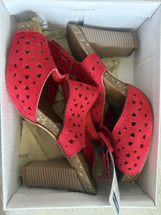 Nowe buty 38 koturna słupek czerwone