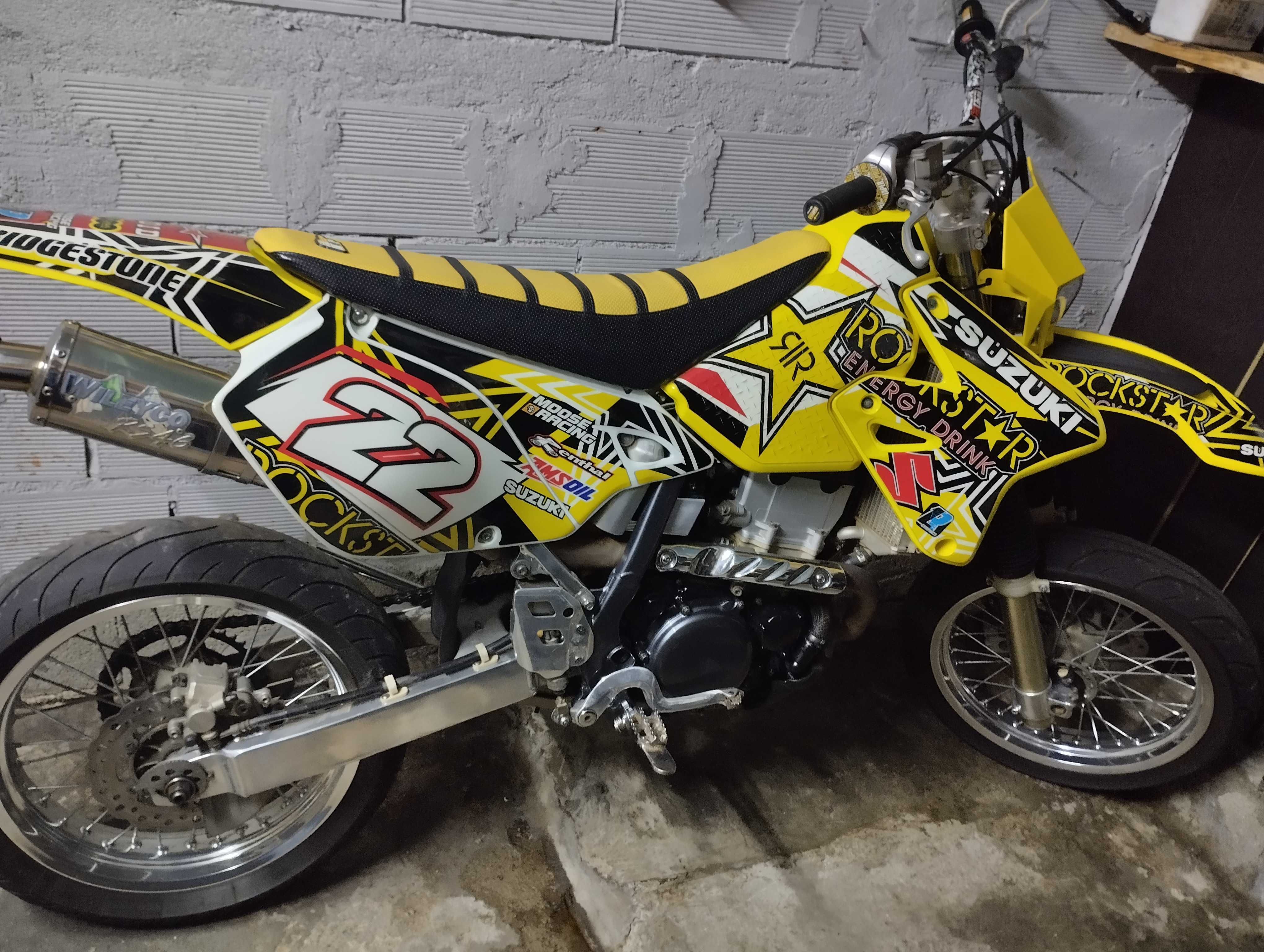 Susuzi drz 400  vendo ou troco por carro ou mota