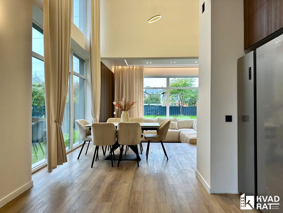 Стильний укомплектований будинок !