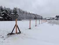 Ogrodzenie tymczasowe słupek betonowy drewniany  siatka lesna
