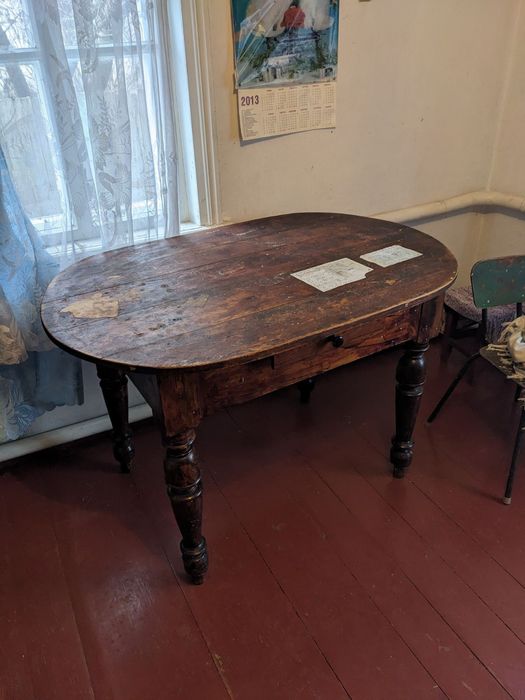 Стіл овальний 50- 60 р., дуб,ручна робота.