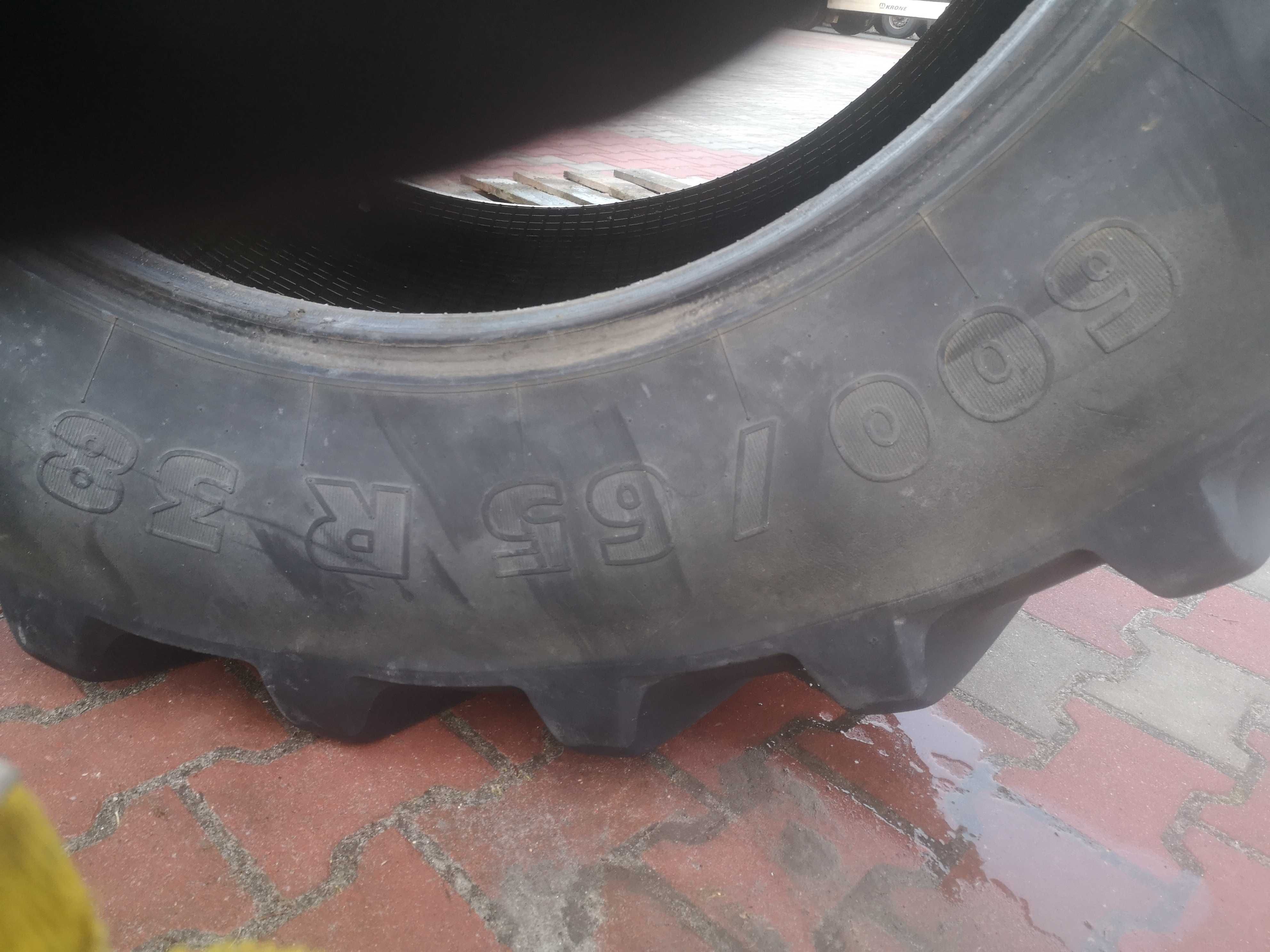 Opona 600/65 R38