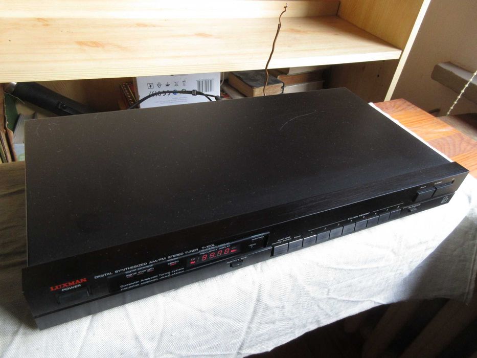 Luxman T-100L tuner FM/AM stereo radio made in Japan