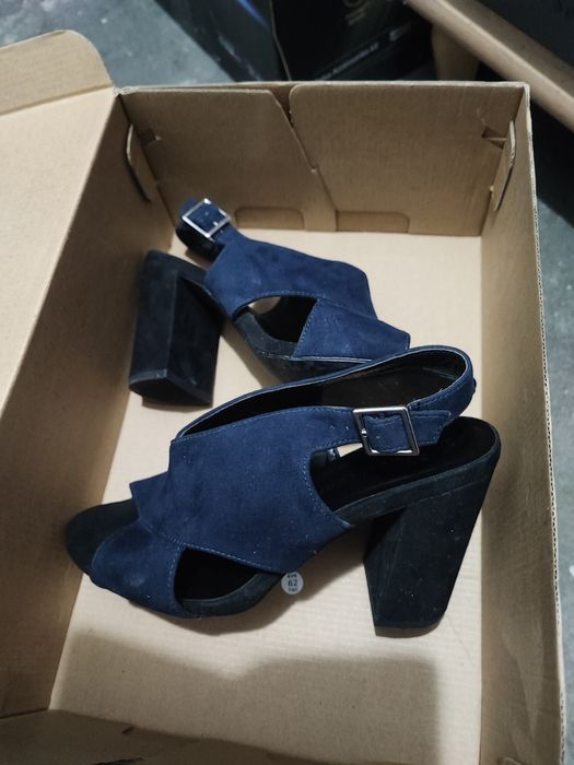 Buty na słupku r. 37