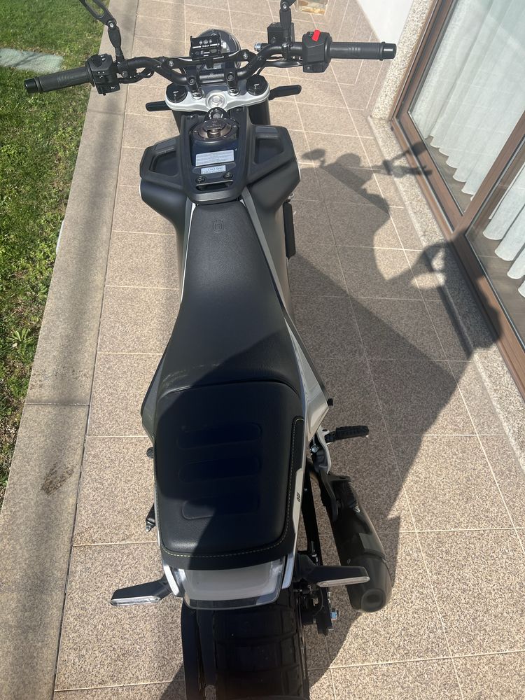 Moto Husqvarna Svartipillen 125