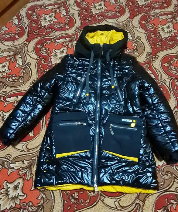 Продам куртку на дівчину