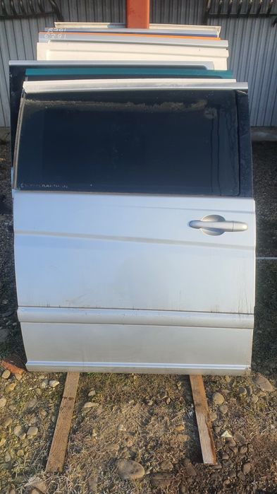 Двері бокові праві, боковая дверь правая Mercedes Vito W639, зі склом