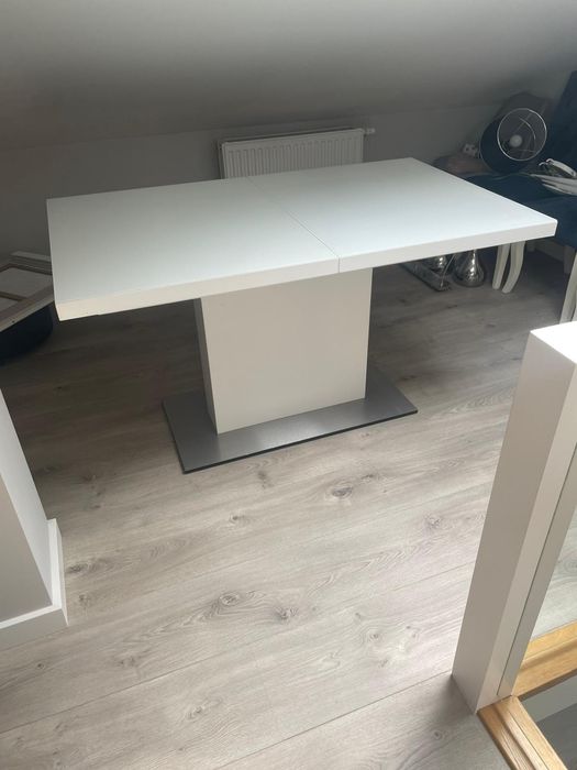 Stół salonowy lakierowany