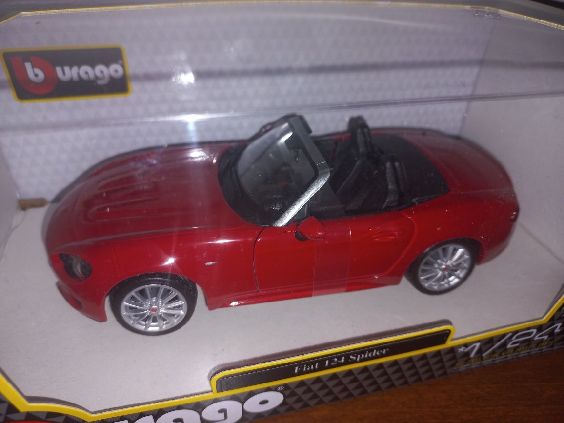 Bburago Fiat 124 Spider , skala 1:24