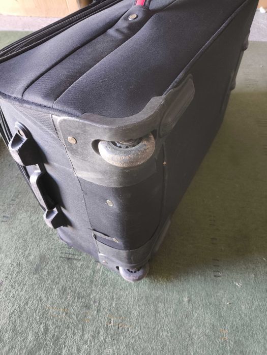 Валіза 70х30х44 на колесах