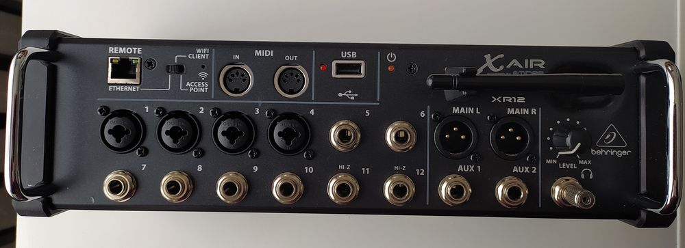 Продам цифровий пульт behringer X air 12 + контролер.