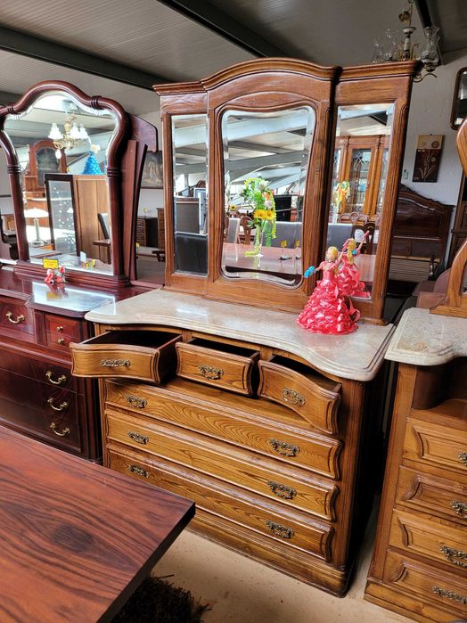 Cómoda em madeira maciça com tampo em pedra e espelho - ÓPTIMO ESTADO