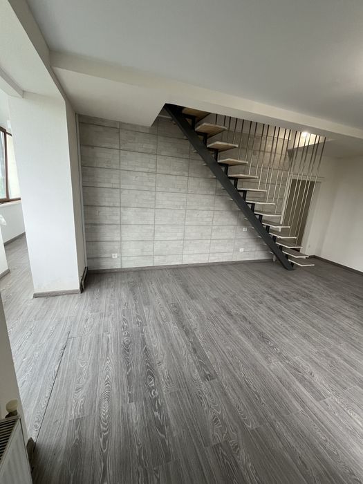 Продаж трикімнатної дворівневої квартири  Космонавтів.       ID-50-2