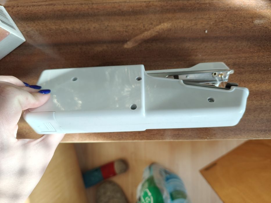 Przenośna maszyna do szycia